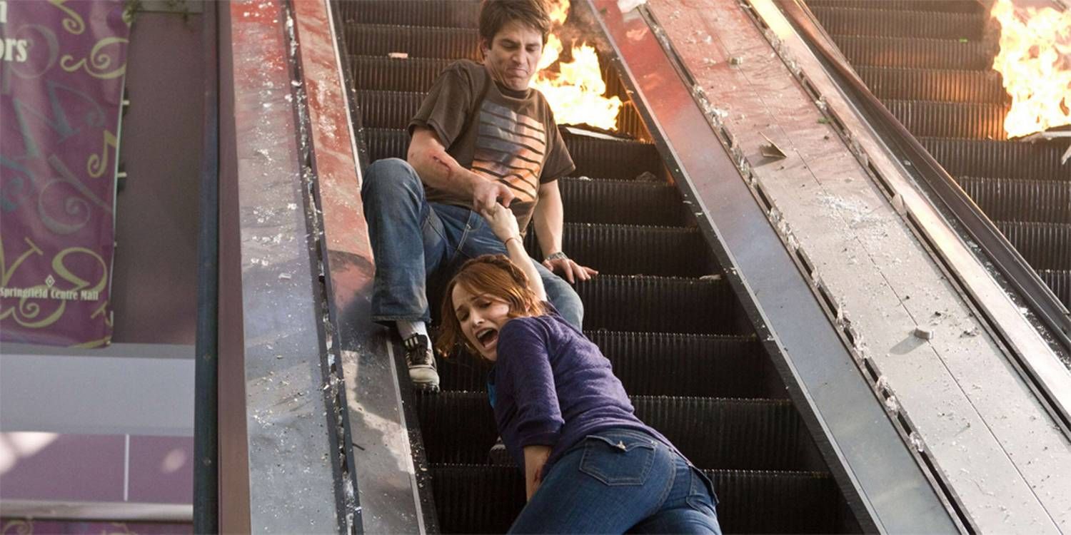 Disaster at the mall on the elevator in Final Destination 5