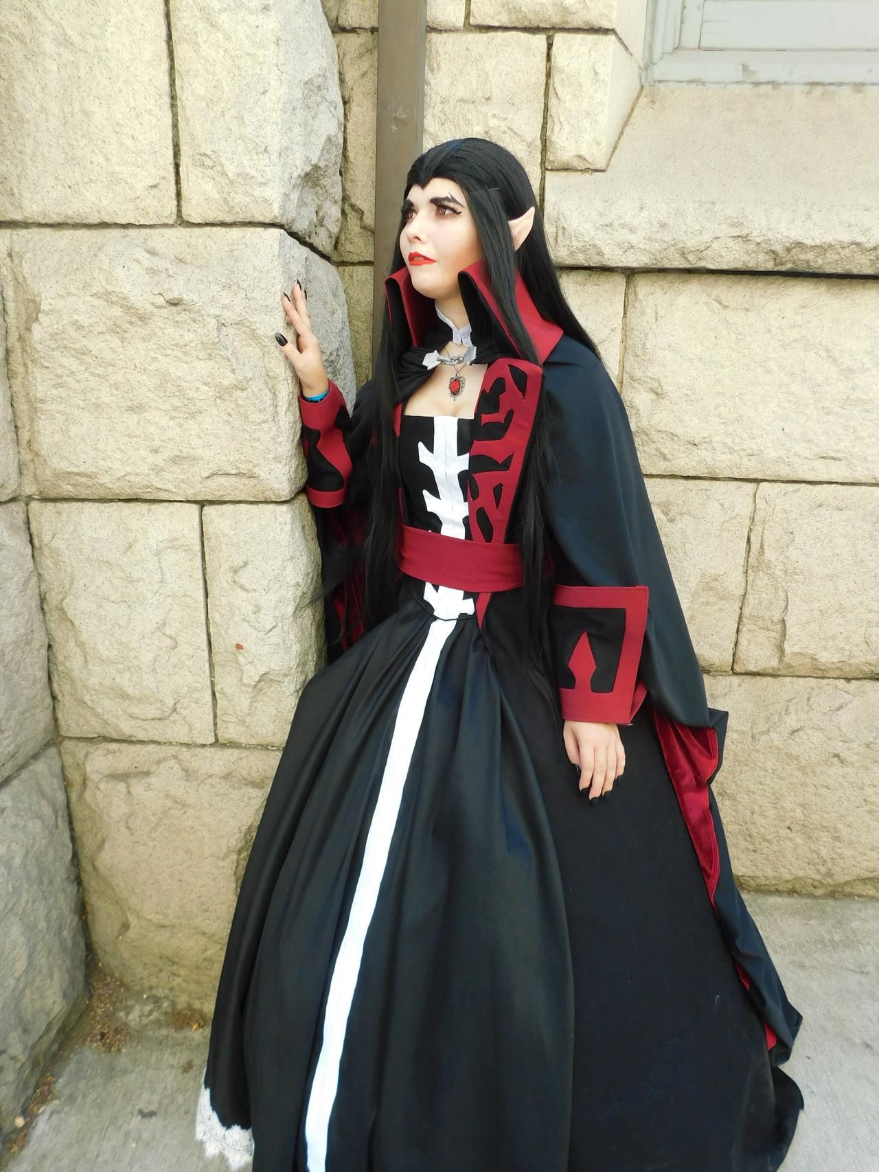 Castlevania: 10 Haunting Dracula Cosplays