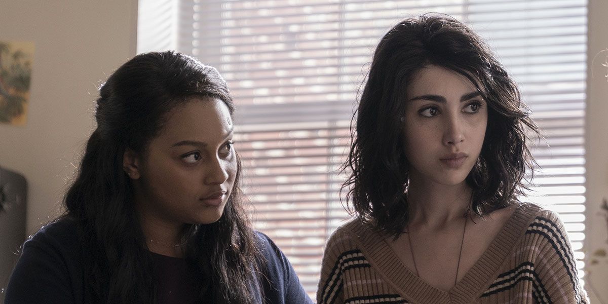 Hope (Alexa Mansour) and Iris (Aliyah Royale) Bennett in The Walking Dead: World Beyond