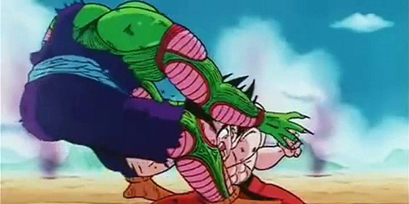 Goku dá um soco no estômago de Piccolo durante o 23º Torneio Mundial de Dragon Ball.