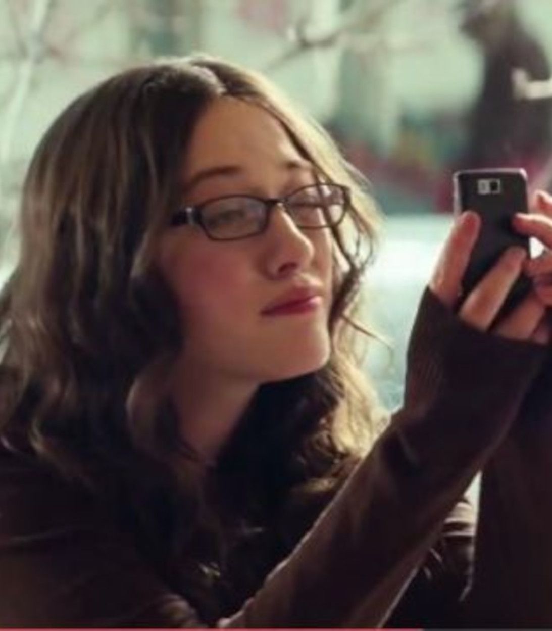 Thor - Kat Dennings as Darcy Lewis with cellphone