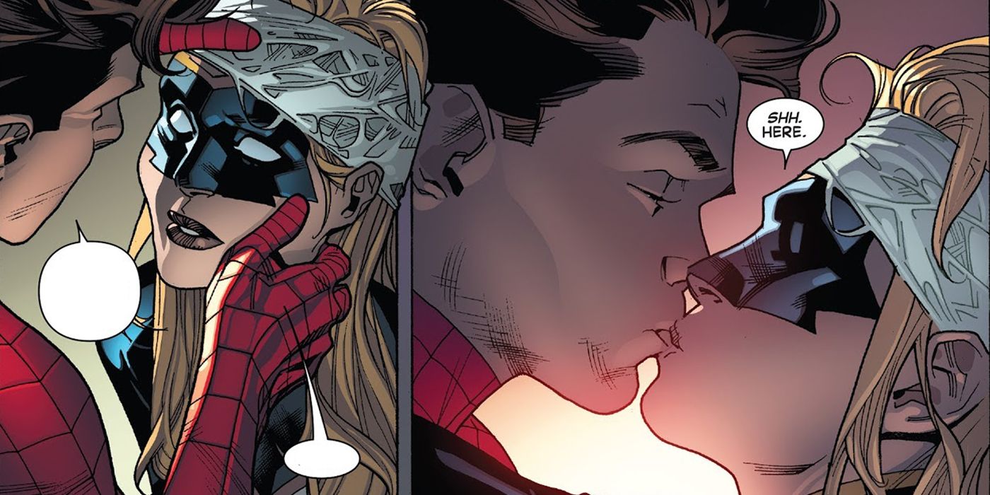 Spider-Man and Mockingbird kissing in Marvel Comics