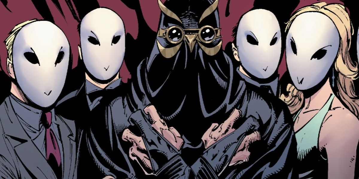 The Court of Owls with their Talon assassin