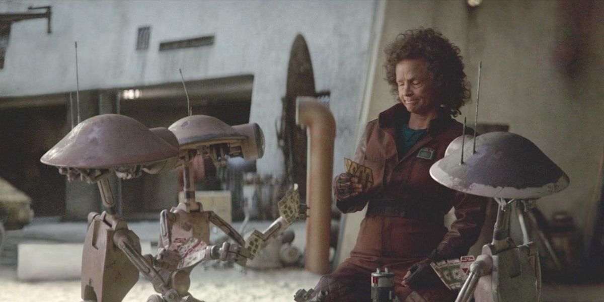 The Pit Droids helping Peli Motto on Tattooine in The Book Of Boba Fett