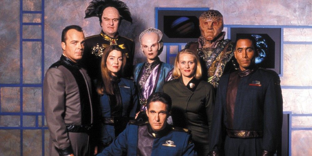 The first season cast of Babylon 5