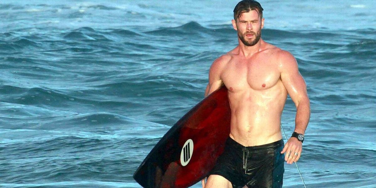 Chris Hemsworth surf