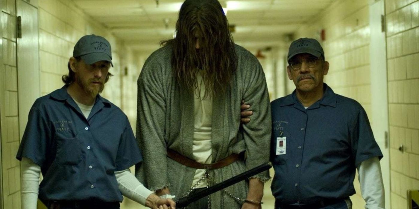 Michael Myers is escorted down a hallway in Rob Zombie's Halloween