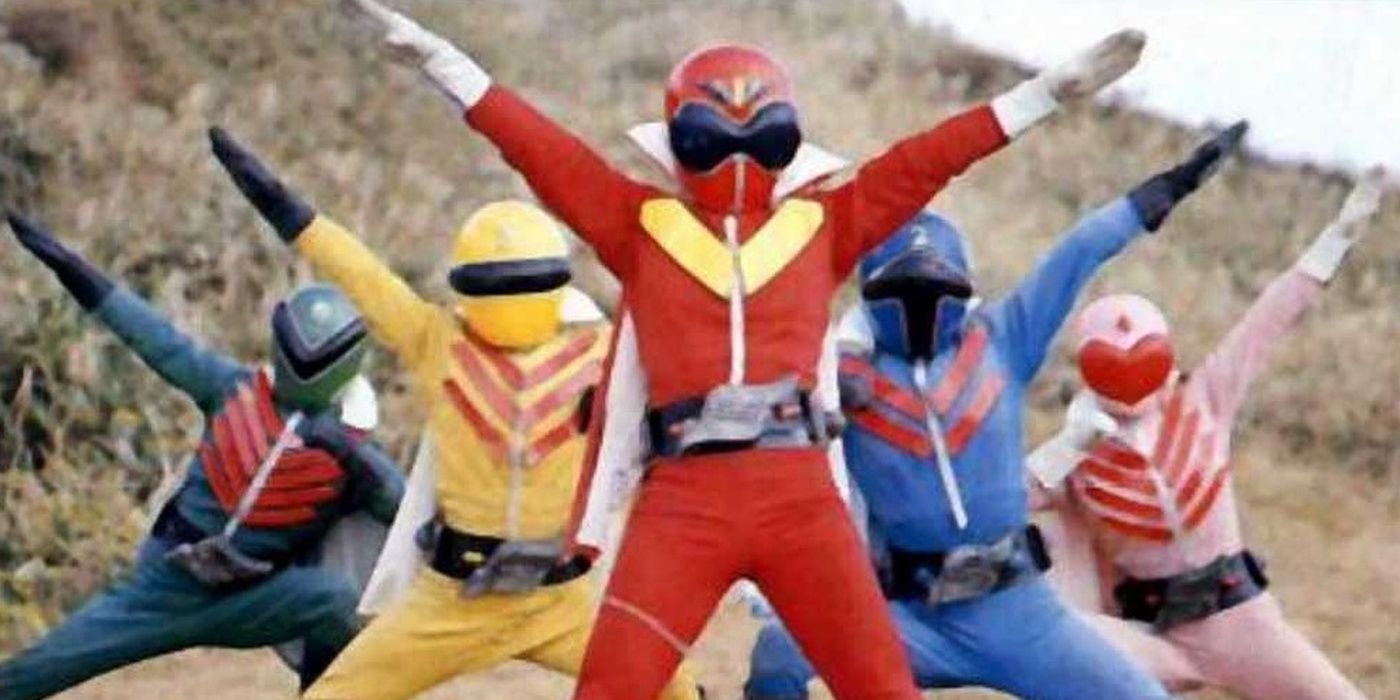 Himitsu Sentai Gorenger Super Sentai team on position with arms wide open
