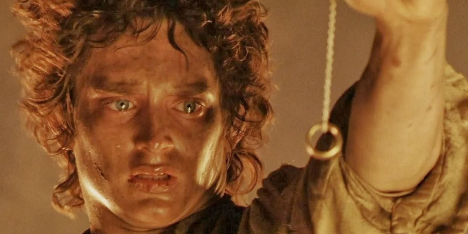 The Lord of the Rings: The Return of the King: Frodo Holds the One Ring in Mount Doom