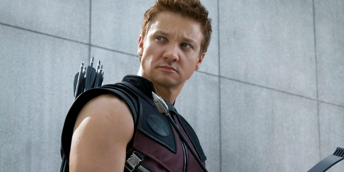 Hawkeye scouts the city in The Avengers