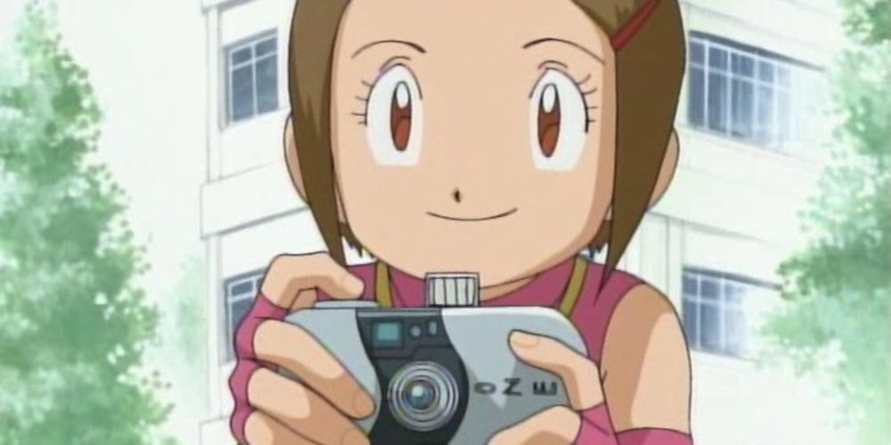Kari with her camera in Digimon Adventure 02