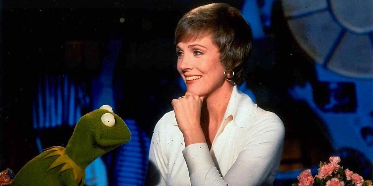 Julie Andrews talking to Kermit the Frog