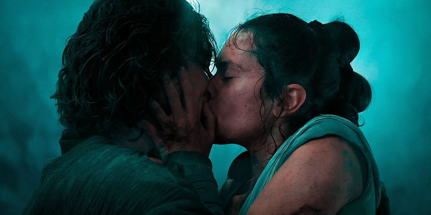 Rey Skywalker and Ben Solo embrace in Rise of Skywalker