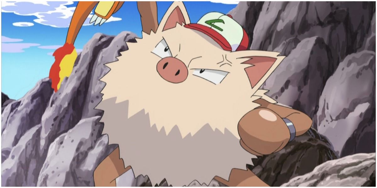 Primeape está usando o chapéu de Ash e posando em Pokémon.