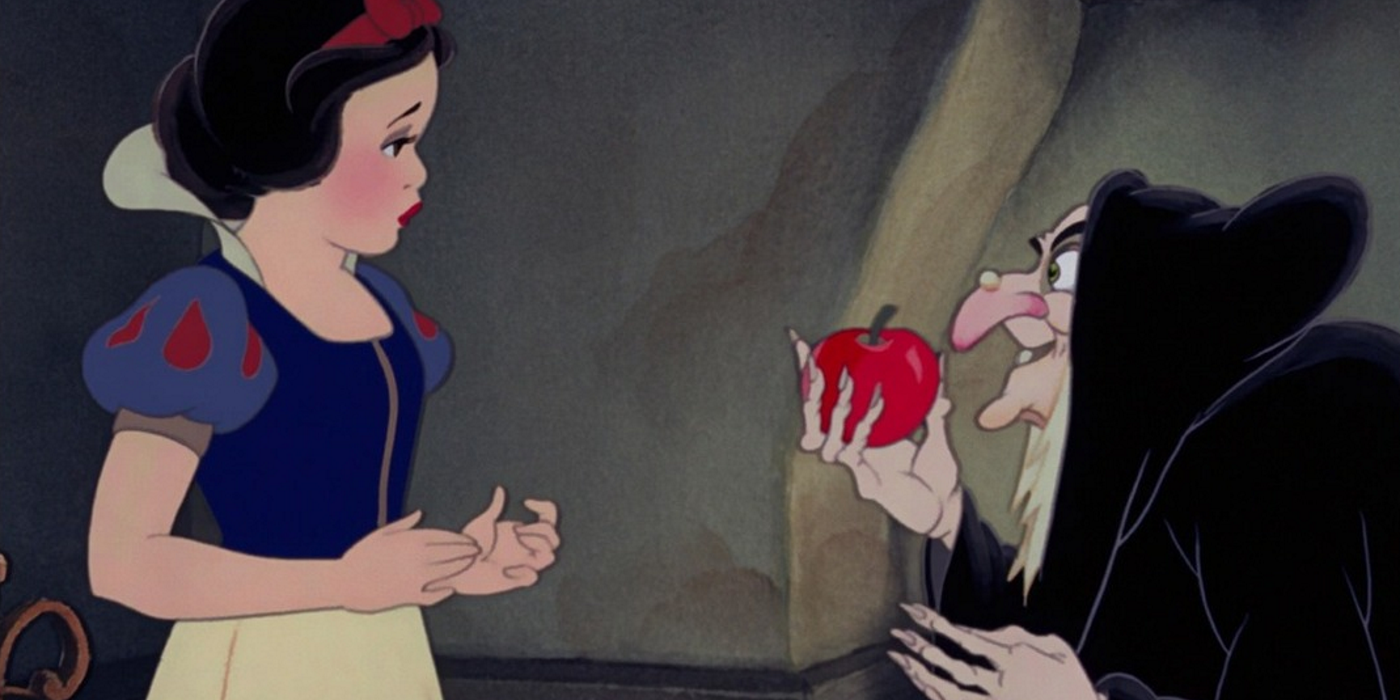 the evil queen gives snow white a poisoned apple
