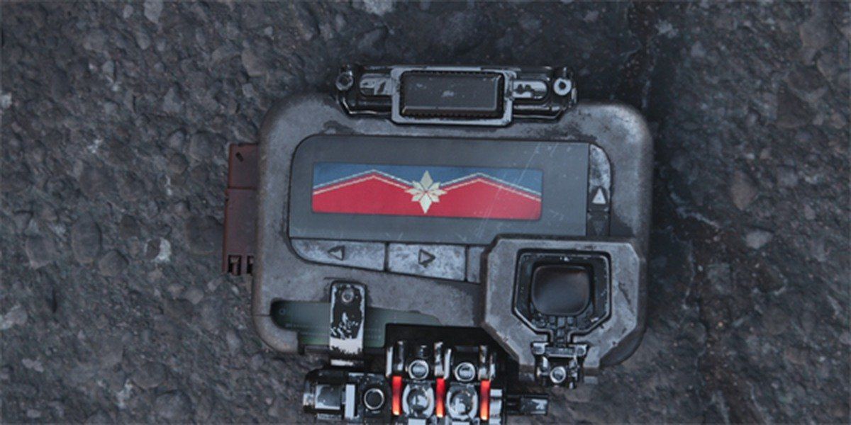 captain marvel pager in Infinity War