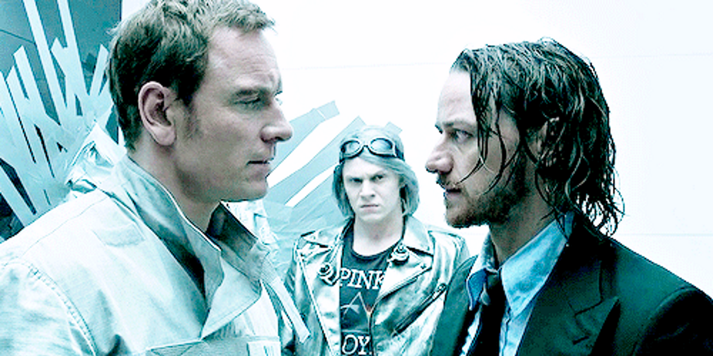 Mercúrio observa Magneto e Professor X se observando em X-Men Days of Future Past