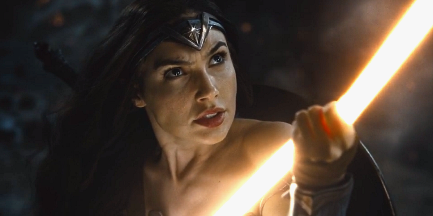 Wonder Woman Holding The Lasso Of Truth In Zack Snyder's Justice League