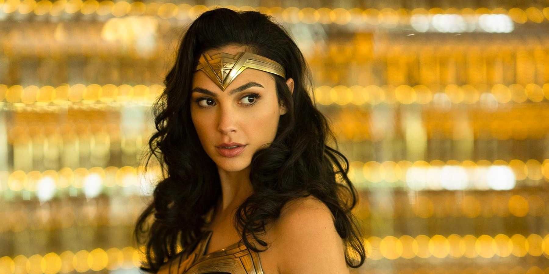 Wonder Woman looking at something with a shiny background in Wonder Woman 1984