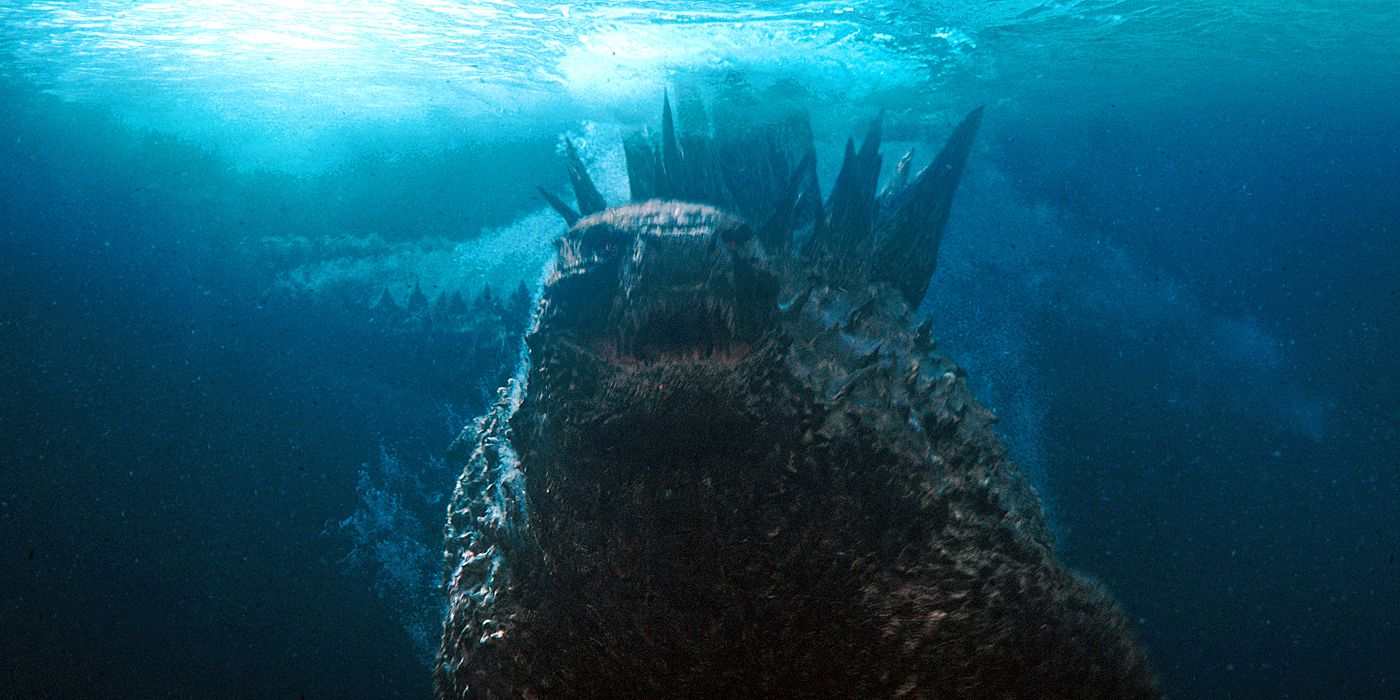 Godzilla nada pelo oceano em Godzilla vs. Kong