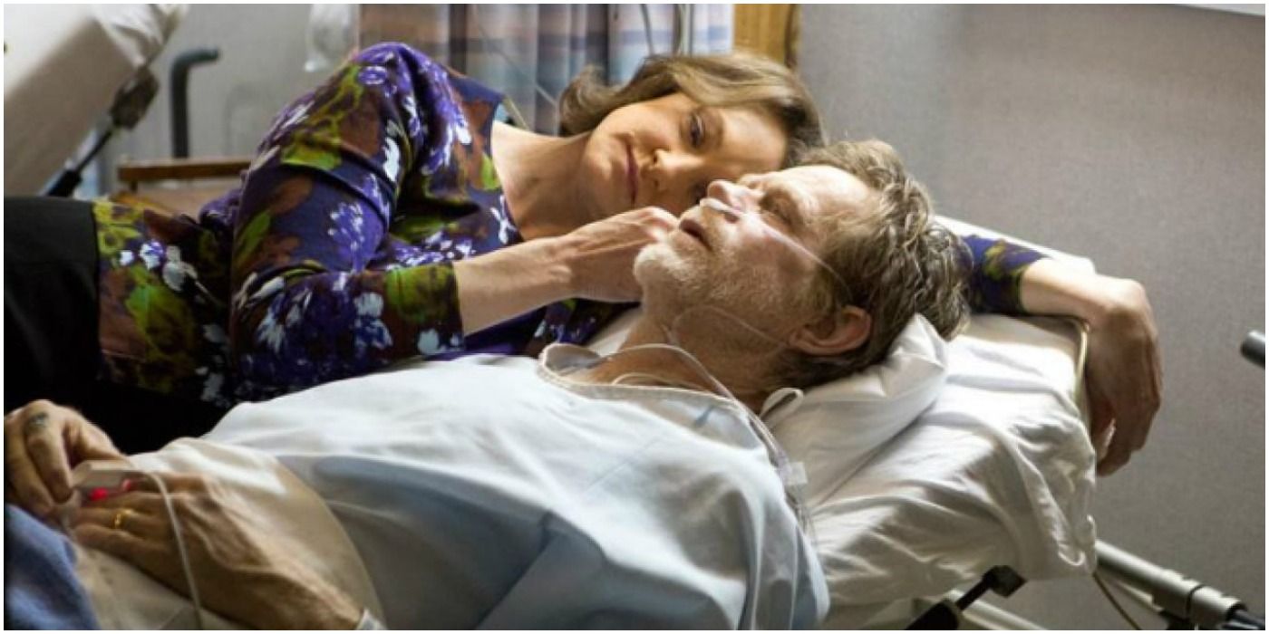 Sheila consoles Frank Gallagher in the hospital in Shameless