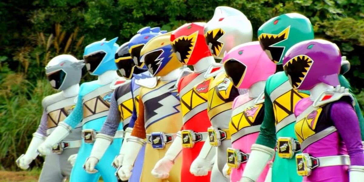 Ten Rangers stand ready in Power Rangers Dino Charge