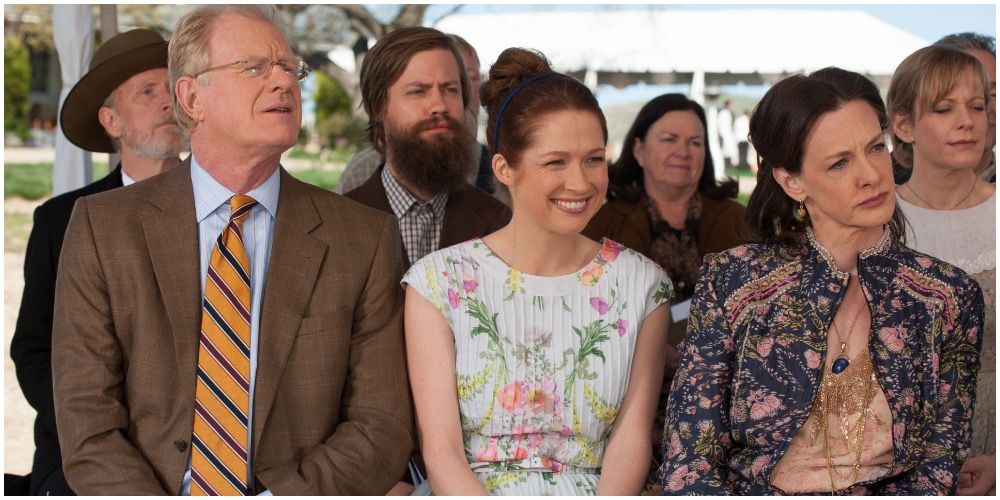 Erin with her parents during Dwight and Angela's wedding