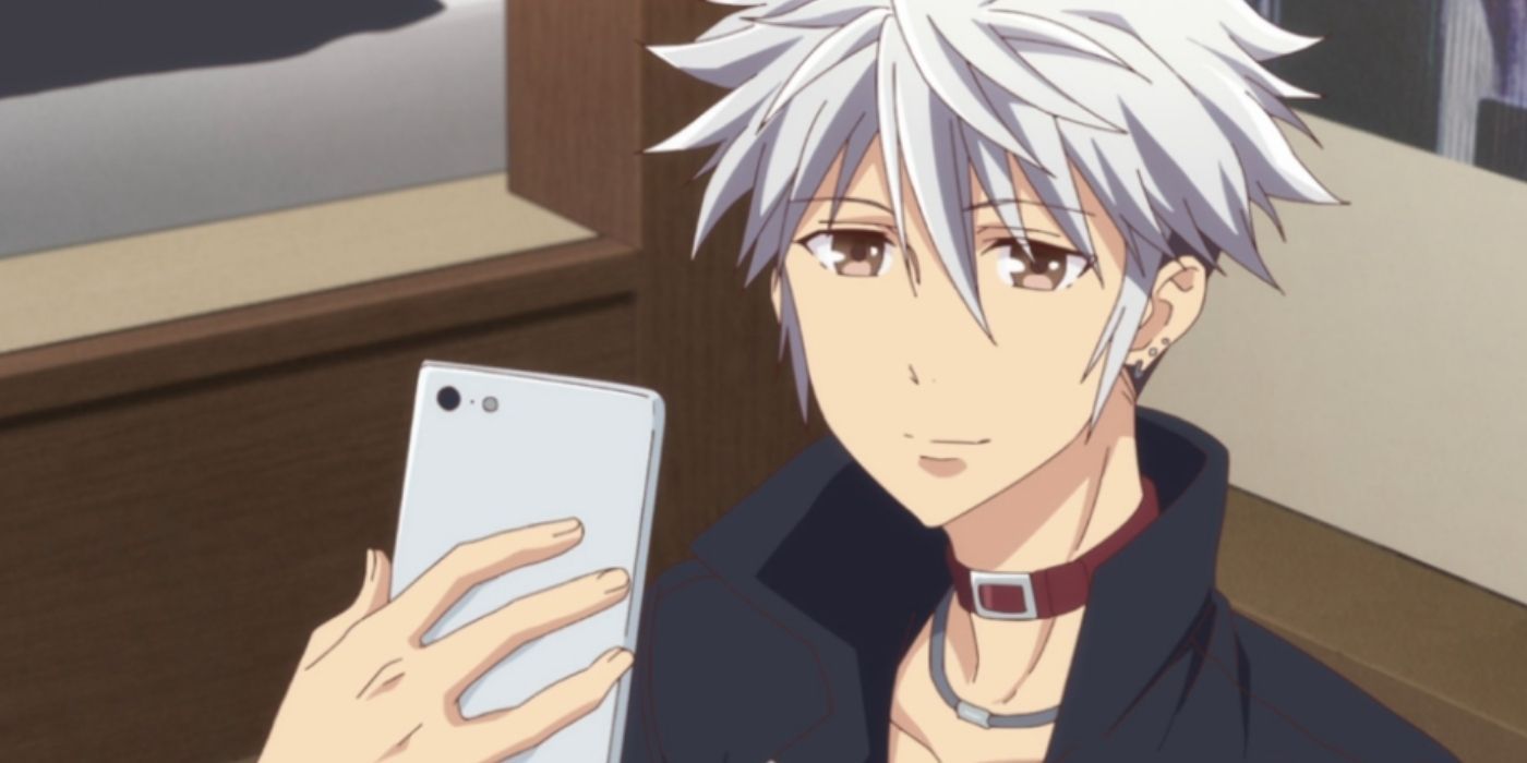 hatsuharu sohma from fruits basket holding his cell phone