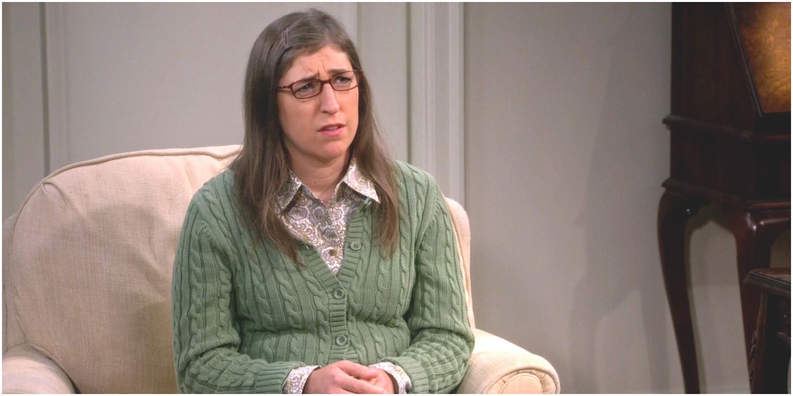 Amy Farrah Fowler talking to Sheldon in the Big Bang Theory