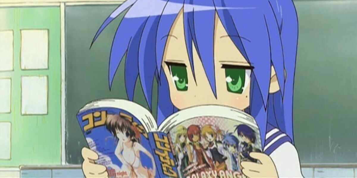 Konata Izumi reading manga