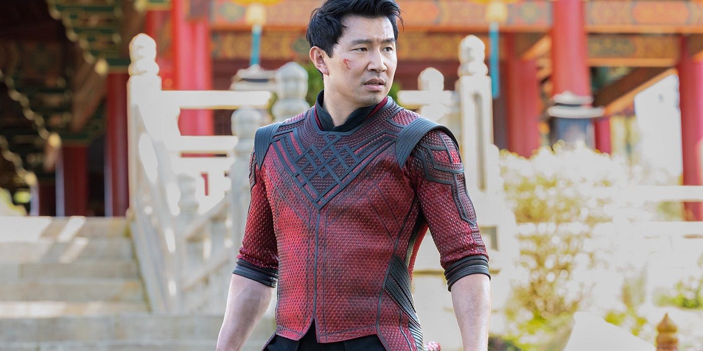 Simu Liu standing outside of a Chinese building in Shang-Chi and the Legend of the Ten Rings.