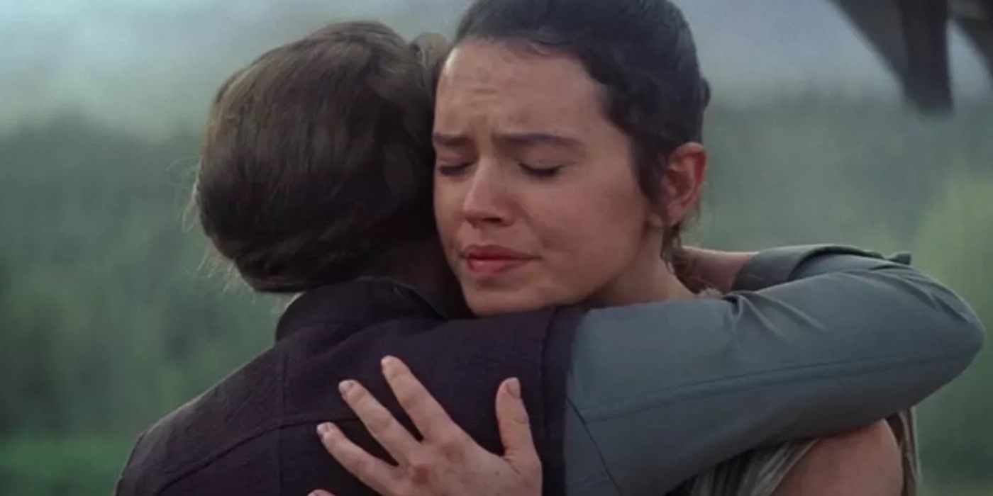 Force Awakens: Why Leia Hugs Rey After Han's Death Instead of Chewbacca