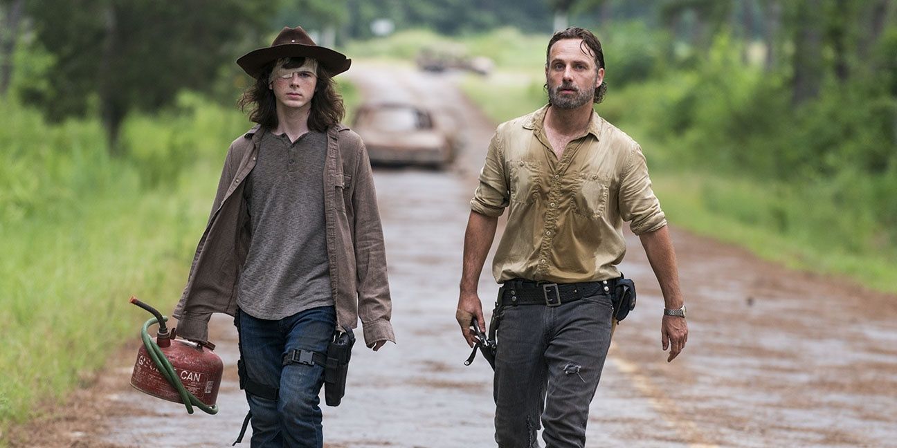 The Walking Dead: 5 Traits Carl Grimes Kept From His Youth (& 5 He Outgrew)