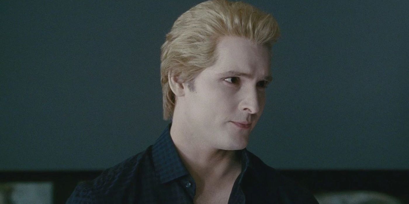 Peter Facinelli as Carlisle in Twilight looking to the side.