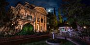 Jamie Lee Curtis Calls Disney s Haunted Mansion Reboot Something Yummy 