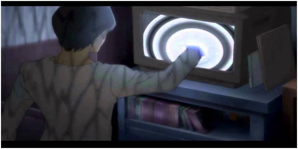 main character from persona 4 watching the midnight channel