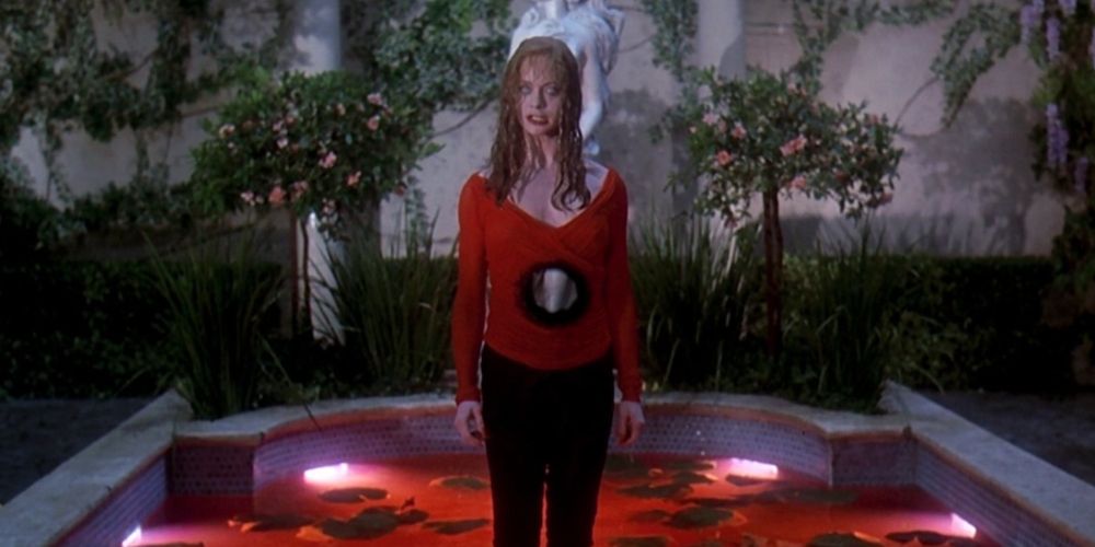 Goldie Hawn with a hole in her stomach in Death Becomes Her