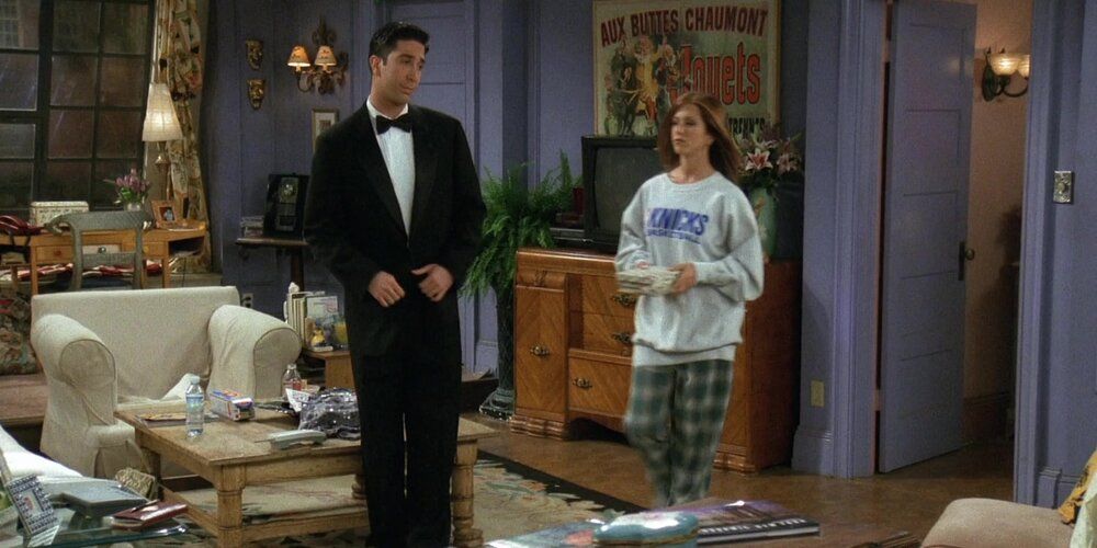 10 Details in Friends That Don't Make Sense