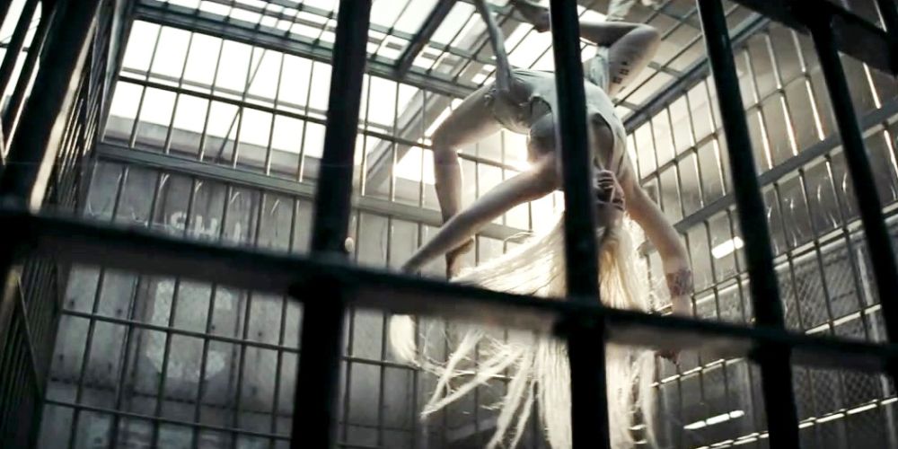 Harley Quinn does acrobatics in her cell in Suicide Squad