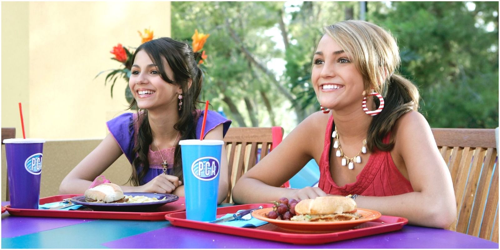 Zoey and Lola eating lunch at PCA from Zoey 101