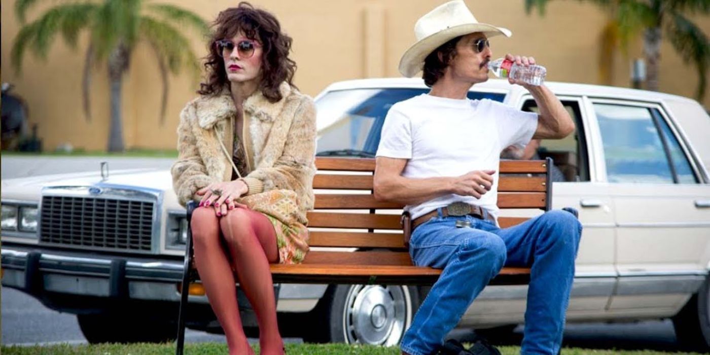 Jared Leto and Matthew Mcconaughey on a bench in Dallas Buyers Club