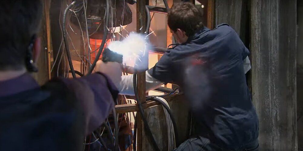 Ianto shoots Owen in the back as he opens the rift Torchwood