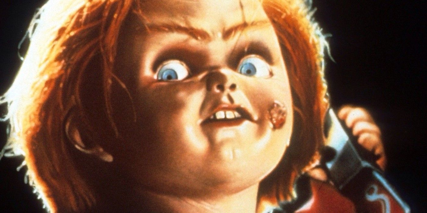 Chucky holding a knife in Child's Play poster