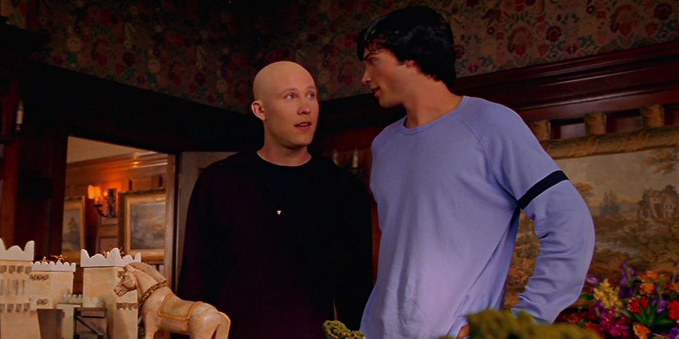 Clark And Lex speak inside Luthor Mansion