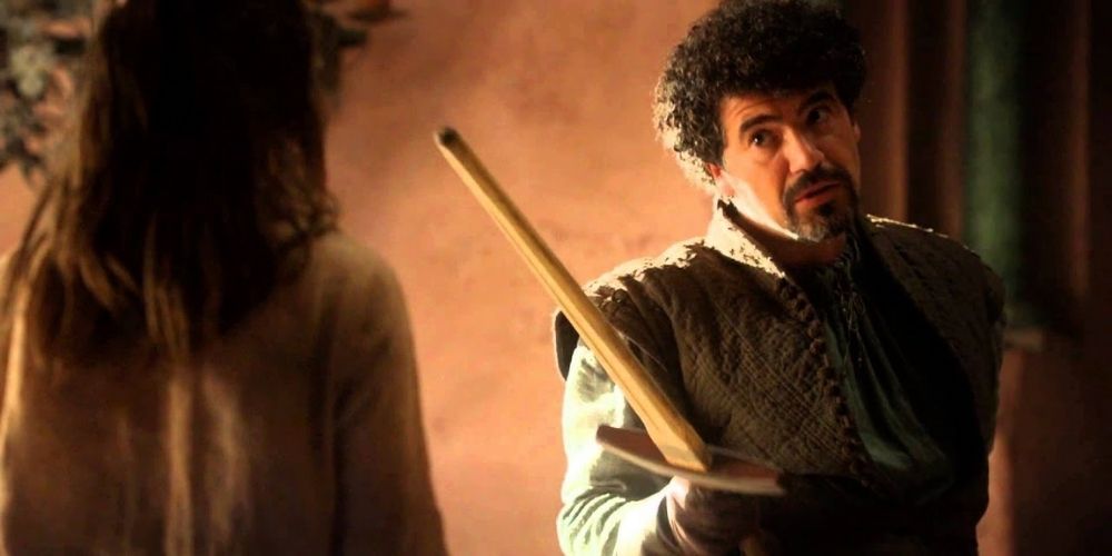 Syrio Forel treinando Arya Stark na primeira temporada de Game of Thrones