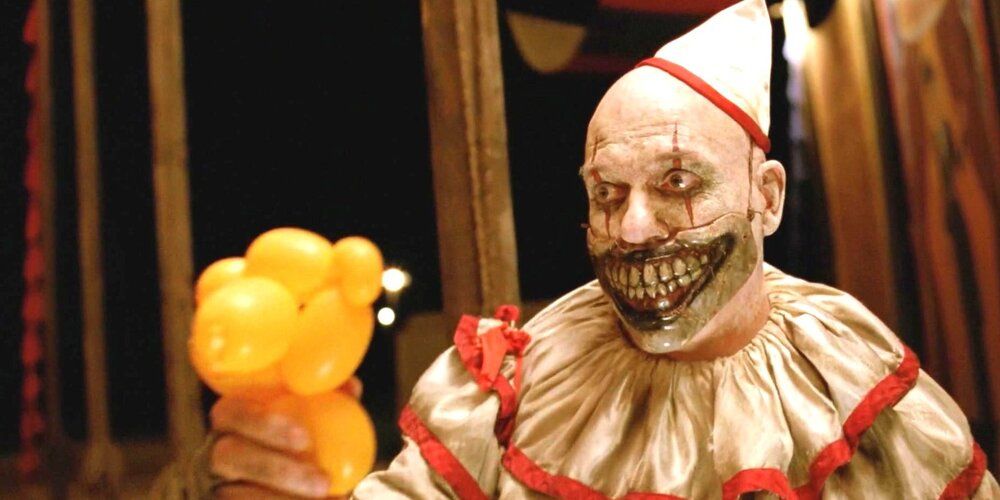 Twisty the Clown Offers a bunch of balloons American Horror Story