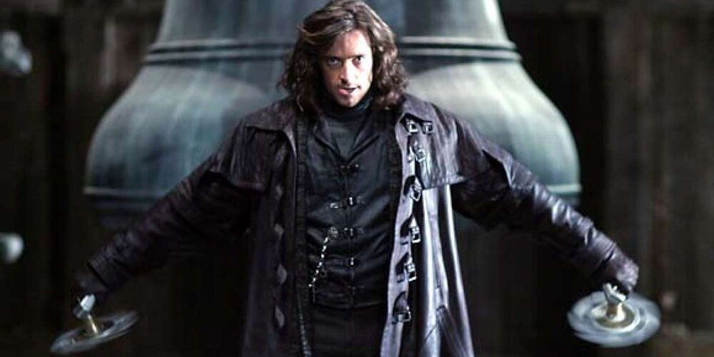 Hugh Jackman as Abraham van Helsing wielding weapons in Van Helsing