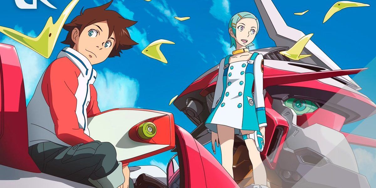 Renton and Eureka standing on a red and white mecha in Eureka 7