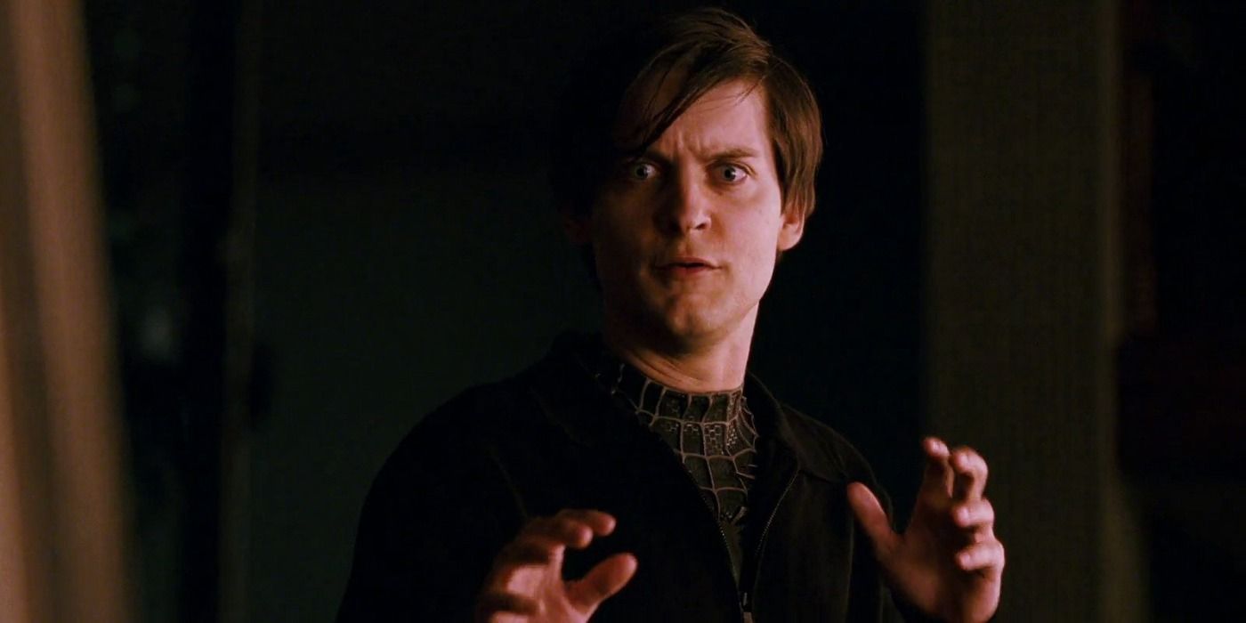 Peter Parker with symbiote in Spider-Man 3 during Harry Osborn fight