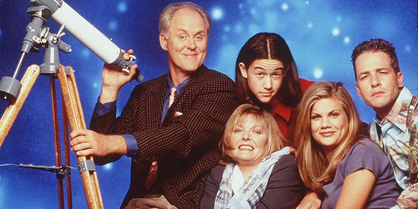 The cast of 3rd Rock From the Sun look out of a telescope